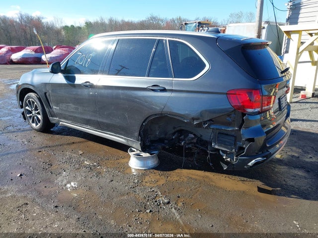 2018 BMW X5 5UXKR0C58J0X98379 Photo 2