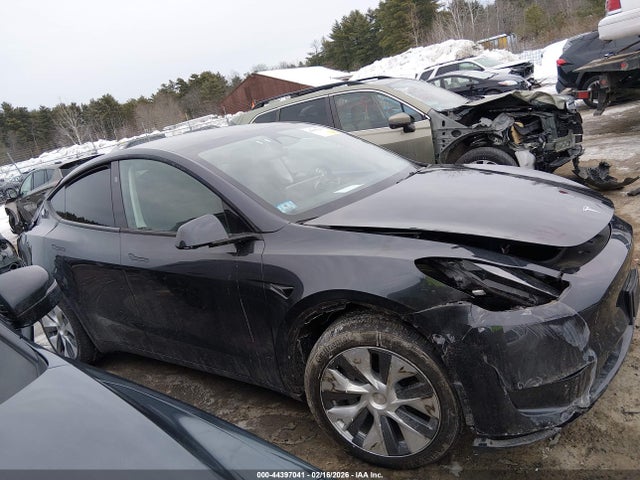 Продаж на аукціоні авто 2024 Tesla Model Y Long Range Dual Motor All-wheel Drive, vin: 7SAYGAEE3RF009589, номер лоту: 44397041