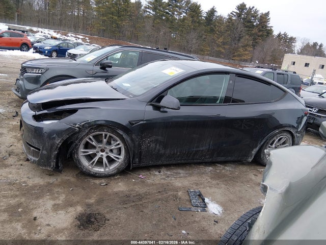 Продаж на аукціоні авто 2024 Tesla Model Y Long Range Dual Motor All-wheel Drive, vin: 7SAYGAEE3RF009589, номер лоту: 44397041