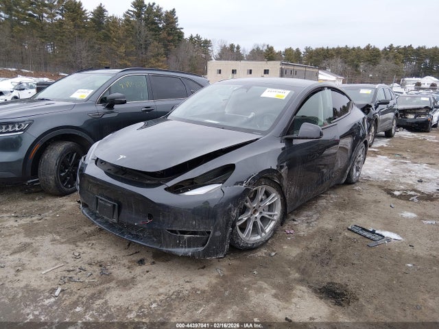 Продаж на аукціоні авто 2024 Tesla Model Y Long Range Dual Motor All-wheel Drive, vin: 7SAYGAEE3RF009589, номер лоту: 44397041