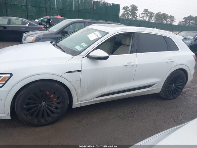 WA1VAAGE1KB024075 Audi E-tron Premium Plus