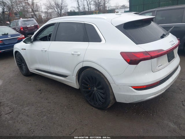 2019 AUDI E-TRON WA1VAAGE1KB024075 Photo 2