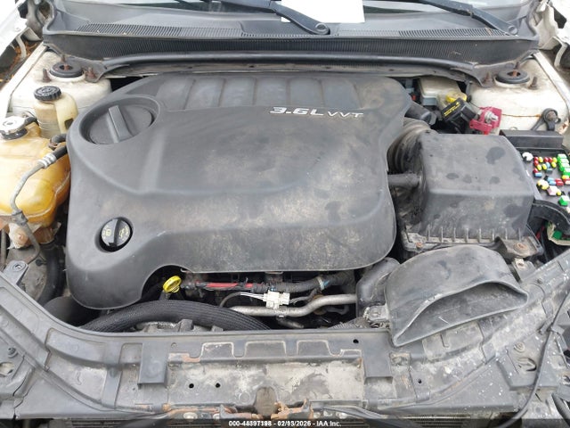 44397198 :رقم المزاد ، 1C3BC1FG4BN521162 vin ، 2011 Chrysler 200 Touring مزاد بيع