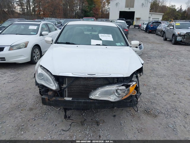 44397198 :رقم المزاد ، 1C3BC1FG4BN521162 vin ، 2011 Chrysler 200 Touring مزاد بيع
