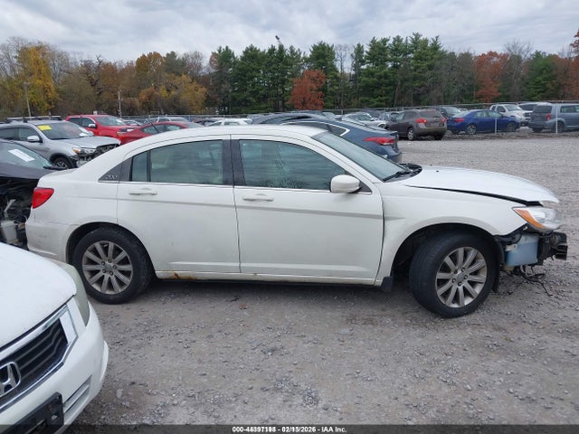 44397198 :رقم المزاد ، 1C3BC1FG4BN521162 vin ، 2011 Chrysler 200 Touring مزاد بيع