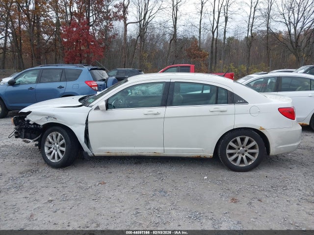 44397198 :رقم المزاد ، 1C3BC1FG4BN521162 vin ، 2011 Chrysler 200 Touring مزاد بيع