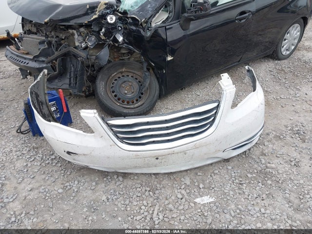 44397198 :رقم المزاد ، 1C3BC1FG4BN521162 vin ، 2011 Chrysler 200 Touring مزاد بيع