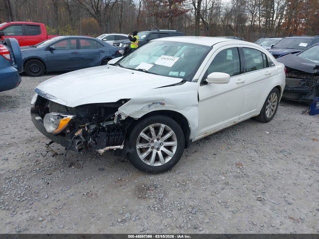 44397198 :رقم المزاد ، 1C3BC1FG4BN521162 vin ، 2011 Chrysler 200 Touring مزاد بيع