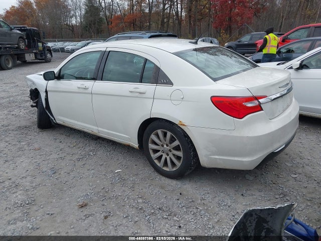 44397198 :رقم المزاد ، 1C3BC1FG4BN521162 vin ، 2011 Chrysler 200 Touring مزاد بيع