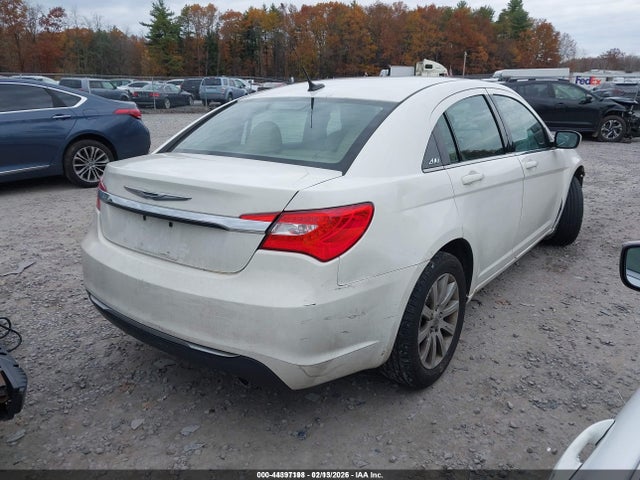 44397198 :رقم المزاد ، 1C3BC1FG4BN521162 vin ، 2011 Chrysler 200 Touring مزاد بيع