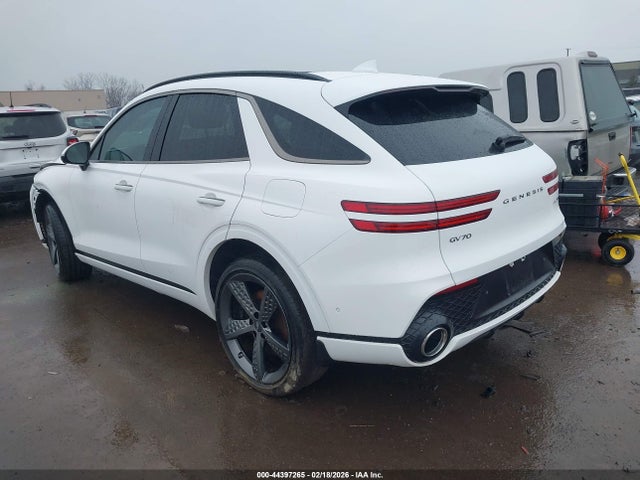 2023 GENESIS GV70 KMUMCDTC7PU082198 Photo 2