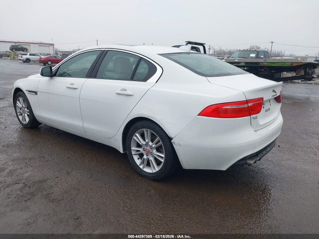 2017 JAGUAR XE SAJAJ4BN4HA956865 Photo 2