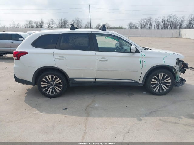 2020 Mitsubishi Outlander Se 2.4 S-awc მანქანა იყიდება აუქციონზე, vin: JA4AZ3A3XLZ010887, აუქციონის ნომერი: 44397457
