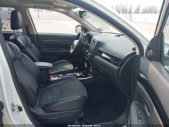 2020 Mitsubishi Outlander Se 2.4 S-awc მანქანა იყიდება აუქციონზე, vin: JA4AZ3A3XLZ010887, აუქციონის ნომერი: 44397457