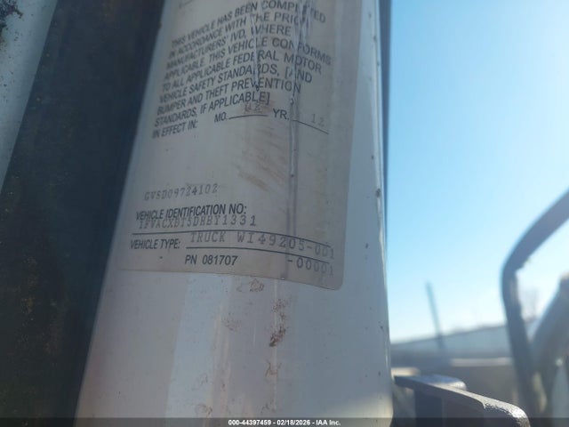 44397459 :رقم المزاد ، 1FVACXDT5DHBY1331 vin ، 2013 Freightliner M2 106 Medium Duty مزاد بيع