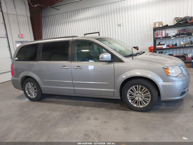 44397494 :رقم المزاد ، 2C4RC1CG4GR188695 vin ، 2016 Chrysler Town & Country Touring-l Anniversary Edition مزاد بيع