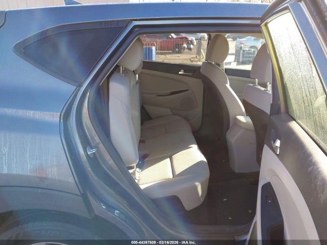 KM8J23A40KU006261 Hyundai TUCSON SE