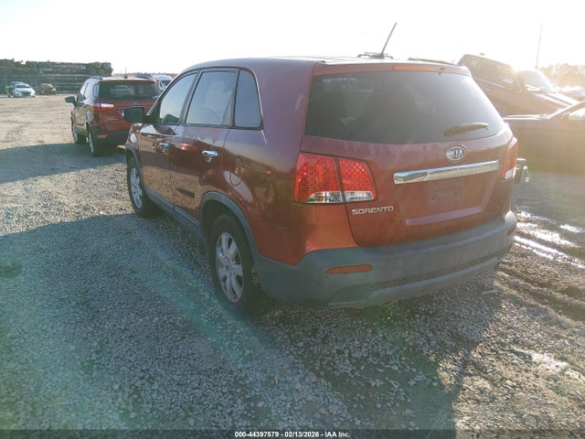 2011 KIA SORENTO 5XYKT3A13BG077578 Photo 2