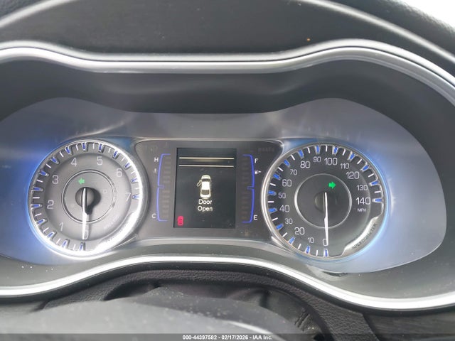 Продаж на аукціоні авто 2016 Chrysler 200 Limited, vin: 1C3CCCAB6GN121915, номер лоту: 44397582