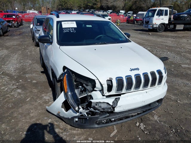 1C4PJLAB8GW161104 Jeep Cherokee Sport