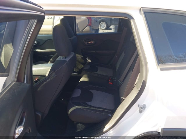 1C4PJLAB8GW161104 Jeep Cherokee Sport