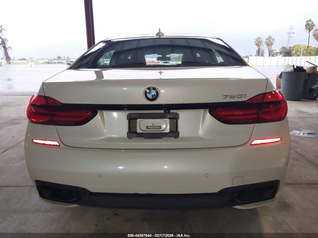 WBA7F0C53KGM24977 BMW 750i