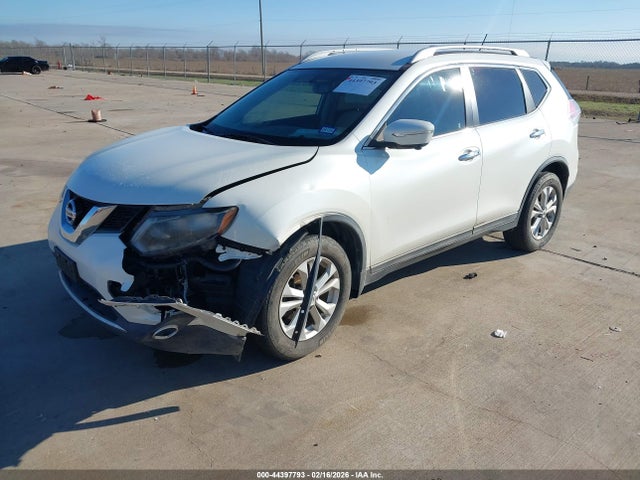 Nissan ROGUE SV 2015 5N1AT2MT4FC919272 Image 2