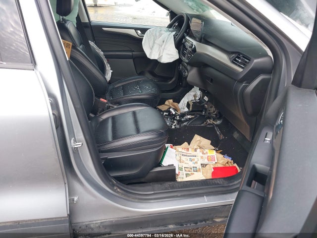 1FMCU9H60MUB15870 Ford ESCAPE SEL