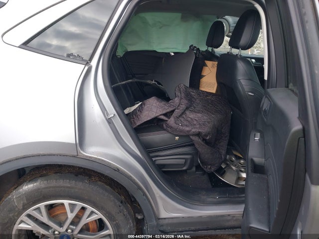 1FMCU9H60MUB15870 Ford ESCAPE SEL