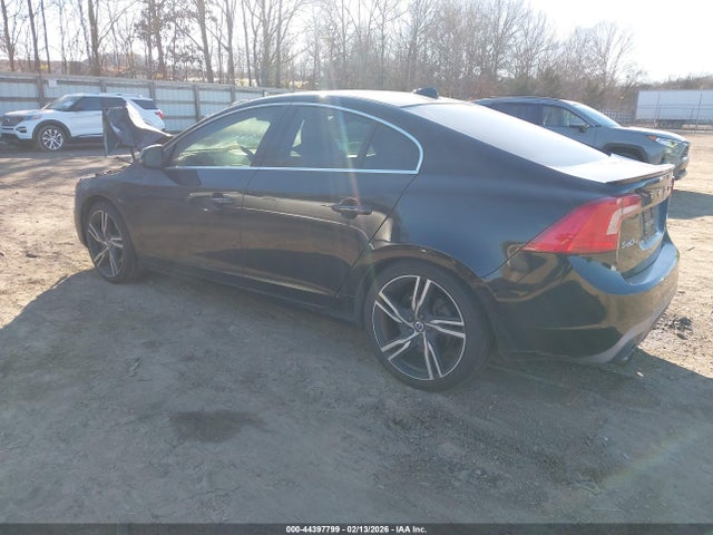 2017 VOLVO S60 YV149MTSXH2432231 Photo 2