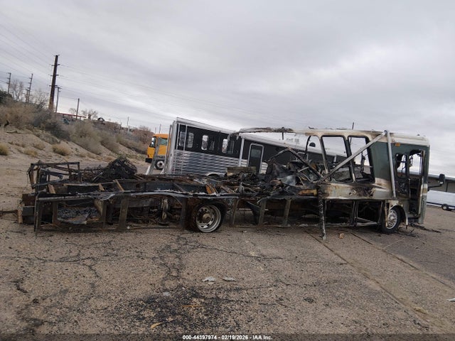 2003 Freightliner Chassis X Line Motor Home მანქანა იყიდება აუქციონზე, vin: 4UZAAHAK82CJ57370, აუქციონის ნომერი: 44397974