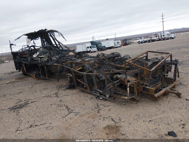 2003 Freightliner Chassis X Line Motor Home მანქანა იყიდება აუქციონზე, vin: 4UZAAHAK82CJ57370, აუქციონის ნომერი: 44397974
