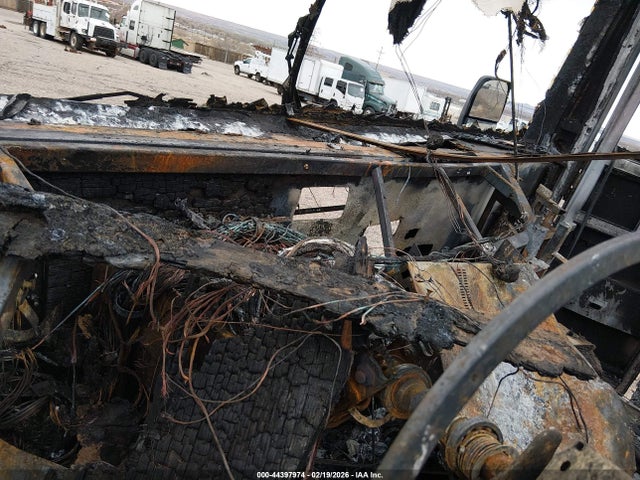 2003 Freightliner Chassis X Line Motor Home მანქანა იყიდება აუქციონზე, vin: 4UZAAHAK82CJ57370, აუქციონის ნომერი: 44397974