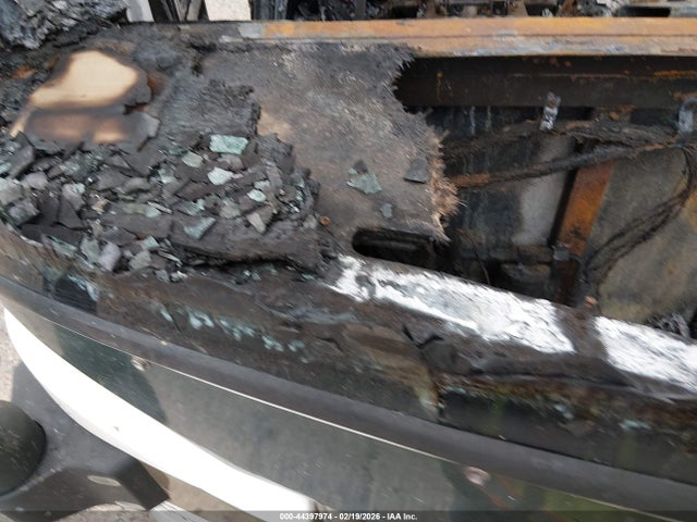 2003 Freightliner Chassis X Line Motor Home მანქანა იყიდება აუქციონზე, vin: 4UZAAHAK82CJ57370, აუქციონის ნომერი: 44397974
