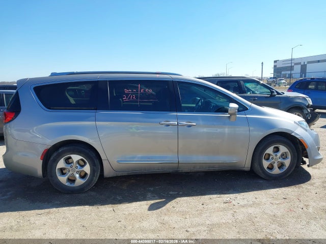 Aukcja sprzedaży 2017 Chrysler Pacifica Touring-l Plus, vin: 2C4RC1EG5HR722575, numer aukcji: 44398017