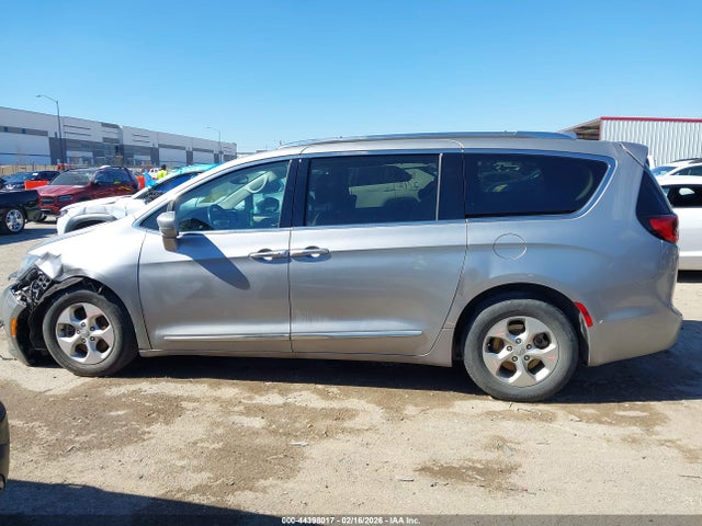 Aukcja sprzedaży 2017 Chrysler Pacifica Touring-l Plus, vin: 2C4RC1EG5HR722575, numer aukcji: 44398017