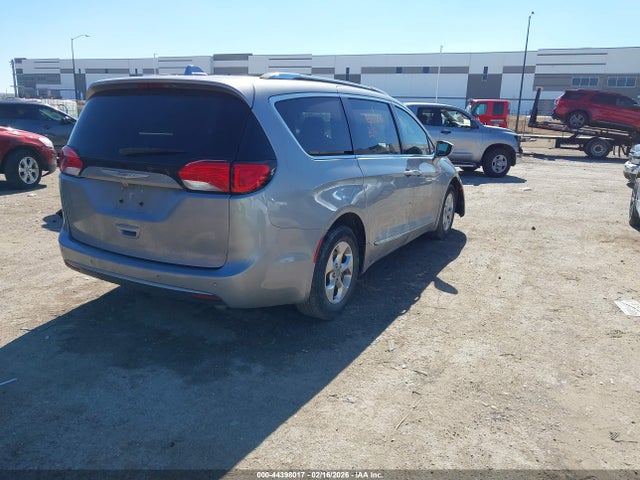 Aukcja sprzedaży 2017 Chrysler Pacifica Touring-l Plus, vin: 2C4RC1EG5HR722575, numer aukcji: 44398017