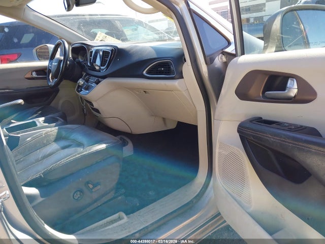Aukcja sprzedaży 2017 Chrysler Pacifica Touring-l Plus, vin: 2C4RC1EG5HR722575, numer aukcji: 44398017