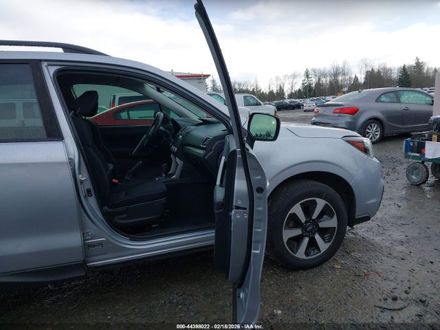 JF2SJABC2JH568208 Subaru Forester 2.5i