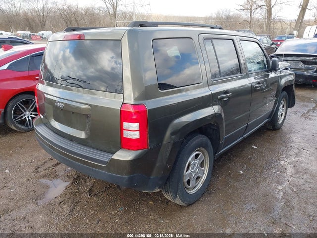 44398109 :رقم المزاد ، 1C4NJPBA6FD280736 vin ، 2015 Jeep Patriot Sport مزاد بيع