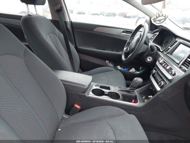 5NPE24AF8JH698985 Hyundai SONATA SE