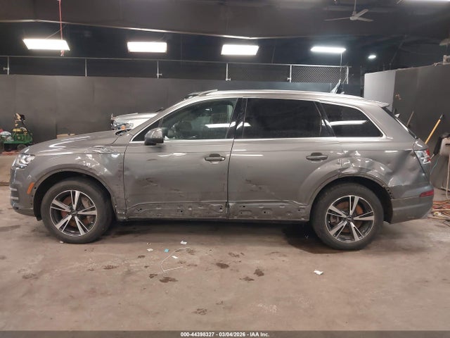 Продаж на аукціоні авто 2017 Audi Q7 3.0t Premium, vin: WA1LAAF73HD032279, номер лоту: 44398327
