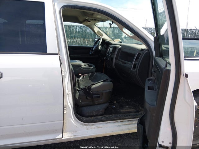 2018 RAM 1500 1C6RR6FT5JS305072 Photo 4