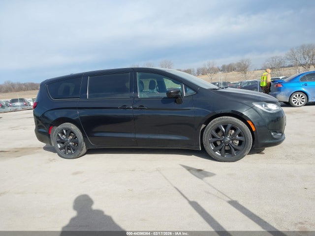 2020 Chrysler Pacifica Touring მანქანა იყიდება აუქციონზე, vin: 2C4RC1FG5LR109993, აუქციონის ნომერი: 44398364