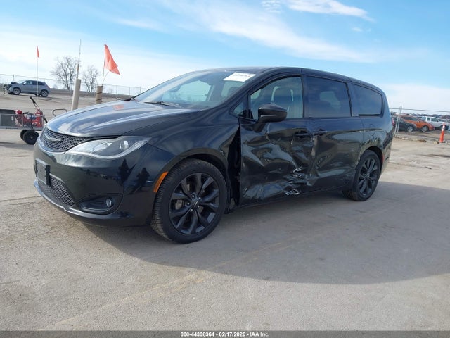 2020 Chrysler Pacifica Touring მანქანა იყიდება აუქციონზე, vin: 2C4RC1FG5LR109993, აუქციონის ნომერი: 44398364