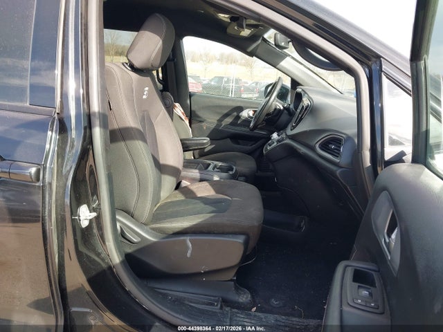 2020 Chrysler Pacifica Touring მანქანა იყიდება აუქციონზე, vin: 2C4RC1FG5LR109993, აუქციონის ნომერი: 44398364