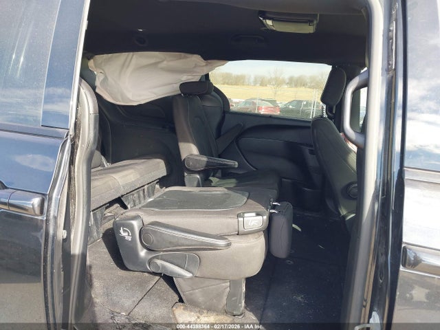 2020 Chrysler Pacifica Touring მანქანა იყიდება აუქციონზე, vin: 2C4RC1FG5LR109993, აუქციონის ნომერი: 44398364
