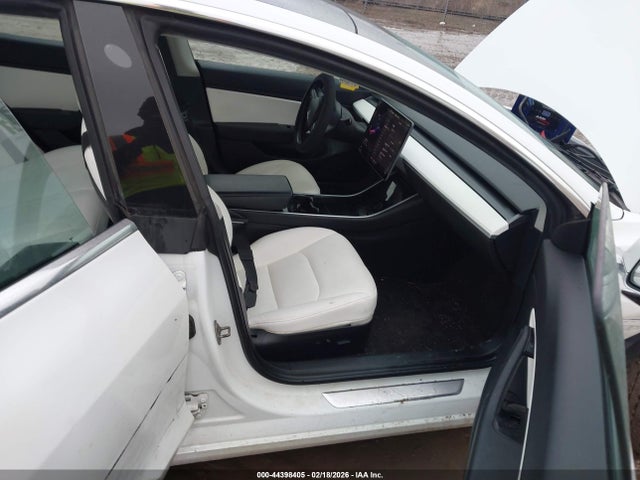 2019 TESLA MODEL 3 5YJ3E1EA3KF447822 Photo 4