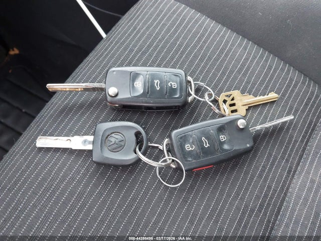 2015 Volkswagen Tiguan S მანქანა იყიდება აუქციონზე, vin: WVGBV7AX2FW081941, აუქციონის ნომერი: 44398495