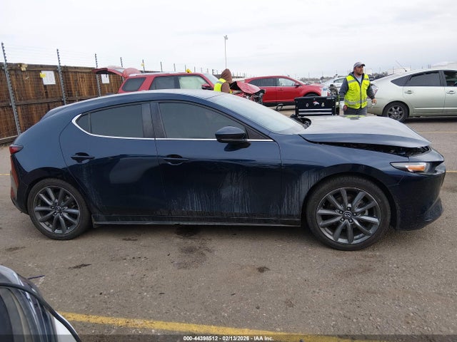 Продаж на аукціоні авто 2019 Mazda Mazda3 Preferred Package, vin: JM1BPBMMXK1130121, номер лоту: 44398512